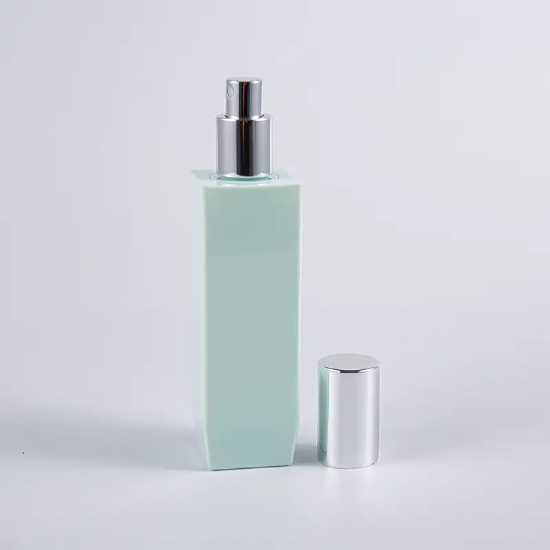 Vícebarevná varianta Čtvercový tvar 150ml PETG tlustostěnná lahvička na lotion s hliníkovým uzávěrem pumpičky 